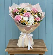 Букет цветов из:  Гвоздики, Орхидеи и Розы в Бабаево