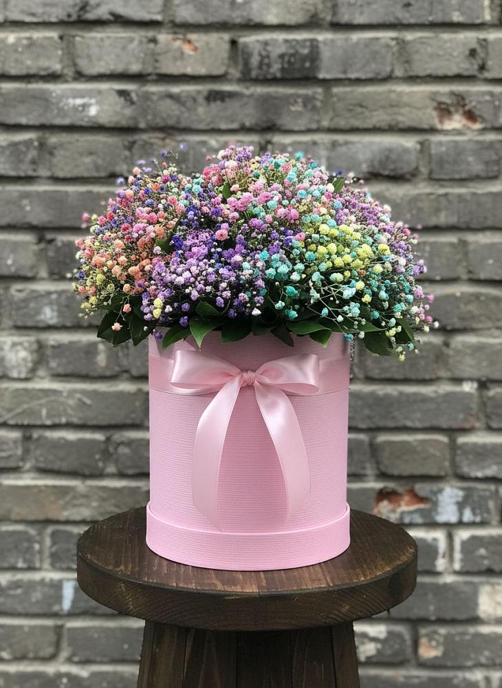 Цветочная композиция из Гипсофила и Розы в шляпной коробке в Бабаево