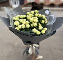 Букет Белые кустовые розы Солинеро в Бабаево