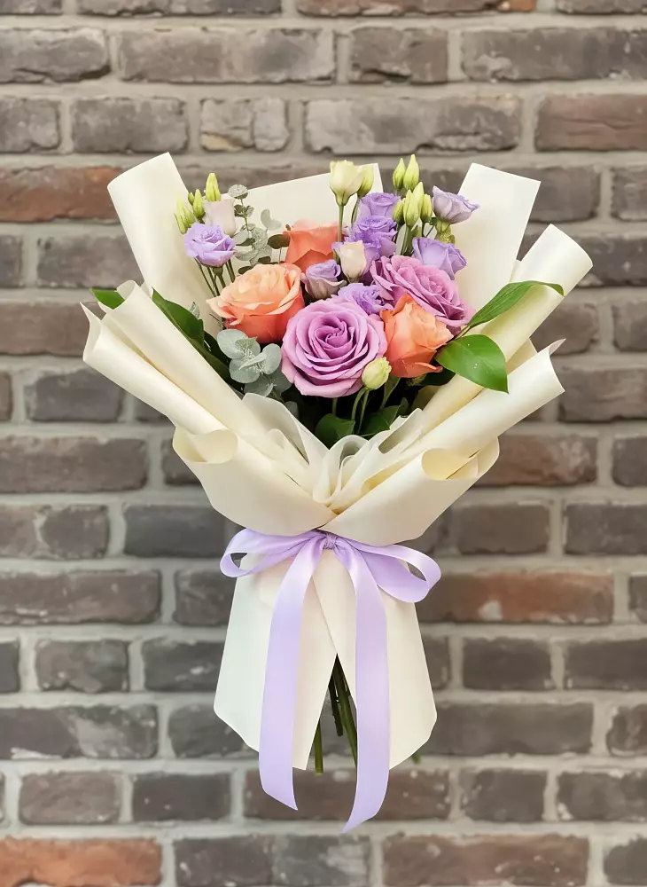 Букет цветов из: Лизиантусы и Розы в Бабаево