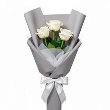 Букет 3 белые розы в Бабаево