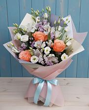 Букет цветов из:  Лизиантусы, Розы, Альстромерии и Гипсофила в Бабаево