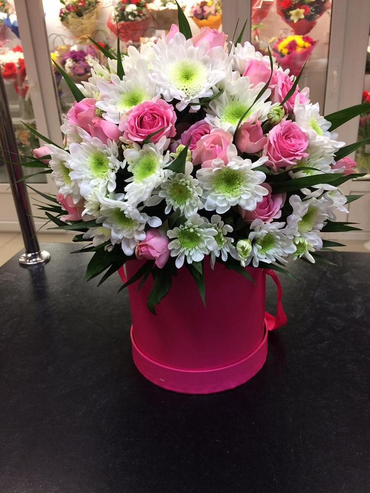 Цветочная композиция из Розы и Хризантемы в шляпной коробке в Бабаево