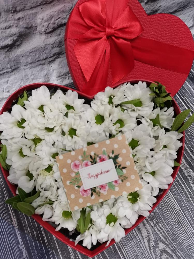 Цветочная композиция из Хризантемы в виде сердца в Бабаево