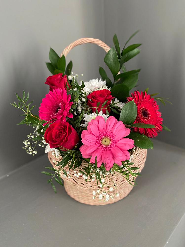 Цветочная композиция из Розы, Хризантемы и Герберы в корзине в Бабаево