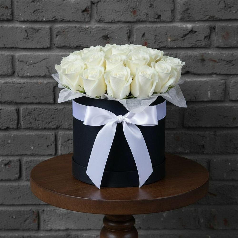 Цветочная композиция из Розы в шляпной коробке в Бабаево