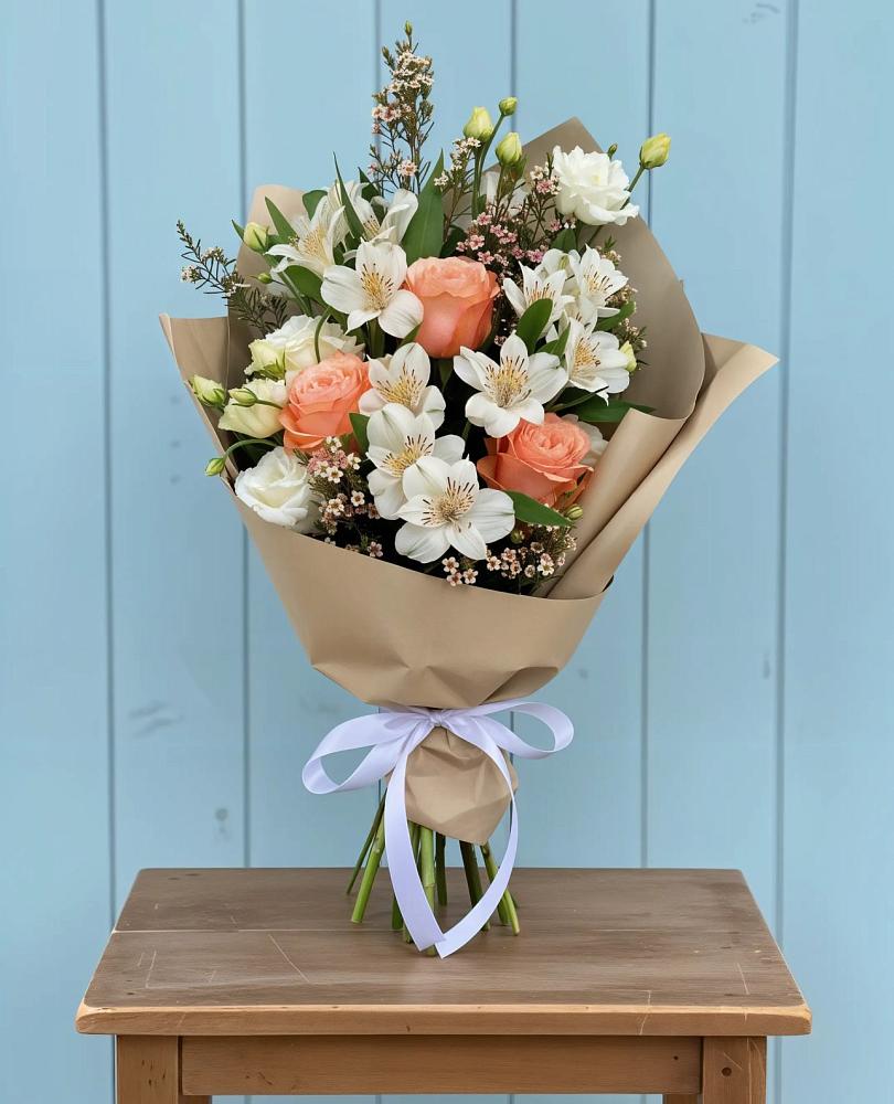 Букет цветов из: Альстромерии, Лизиантусы, Розы и Хризантемы в Бабаево