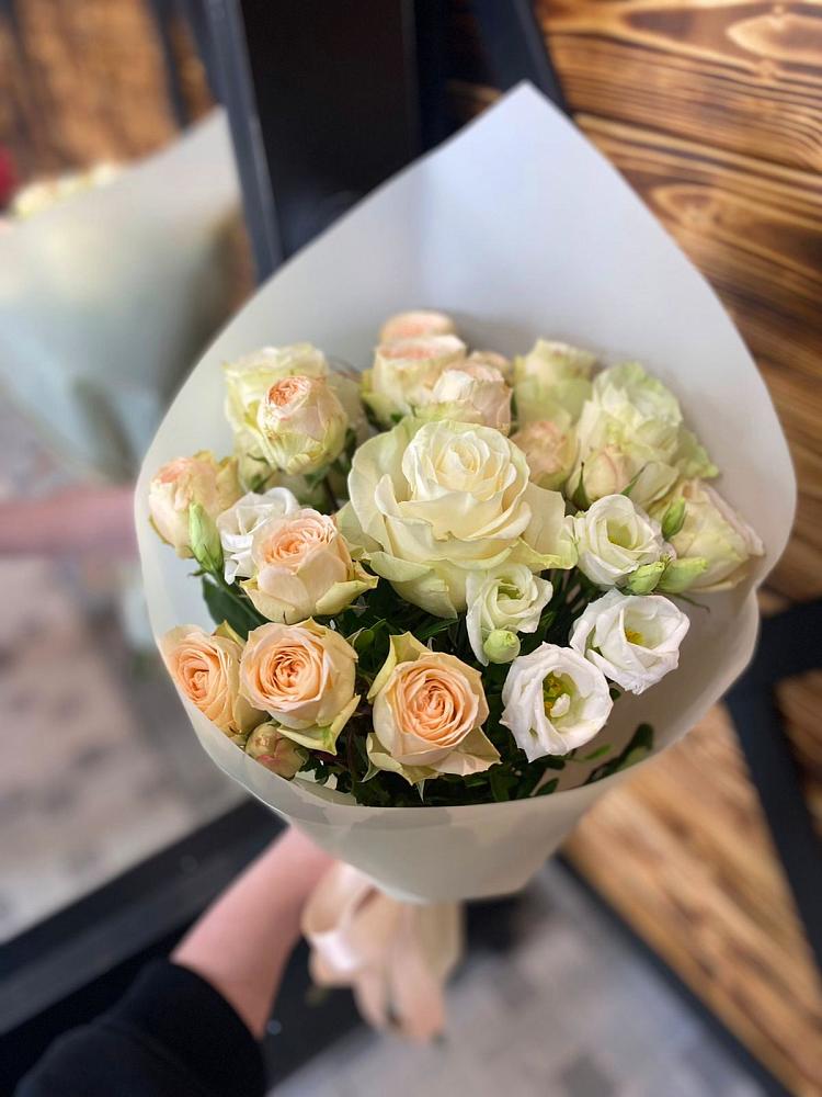 Букет цветов из: Розы и Лизиантусы в Бабаево