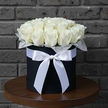 Цветочная композиция из Розы в шляпной коробке в Бабаево